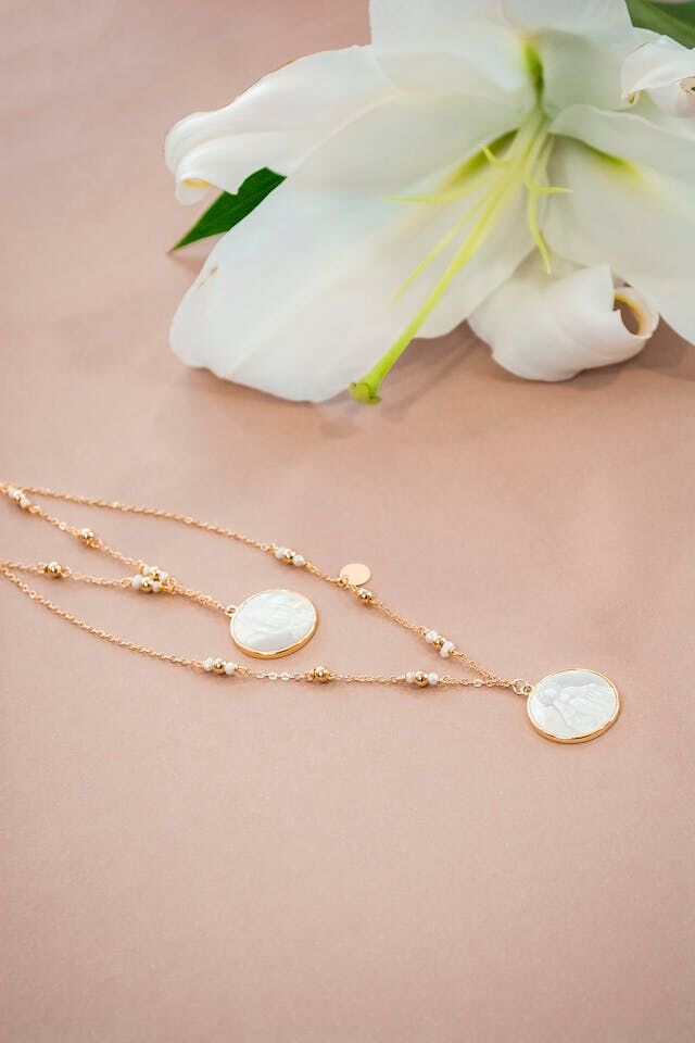 How to Style White Gold Jewelry